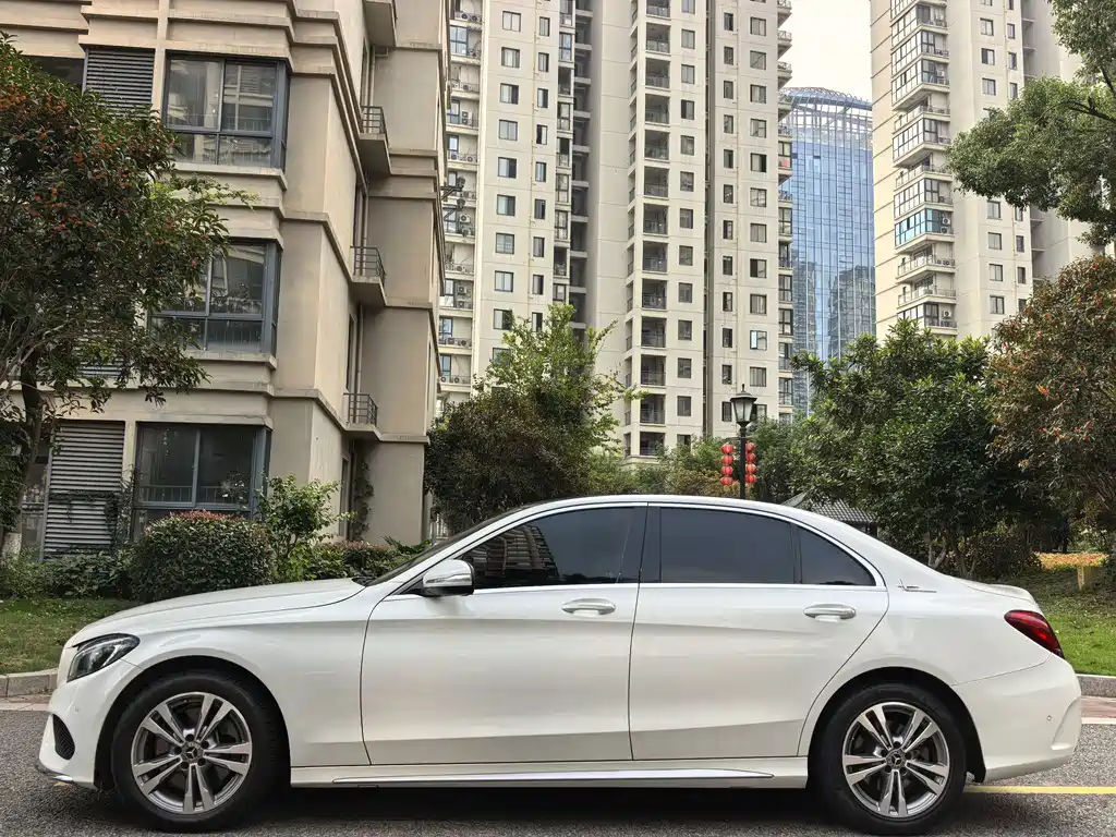 Mercedes-Benz C-Class — миниатюра 17