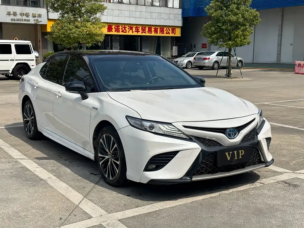 TOYOTA CAMRY