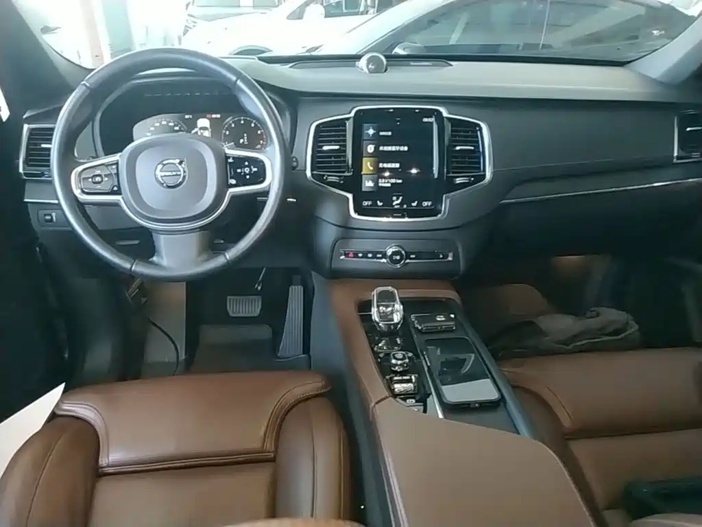 Volvo XC90 — миниатюра 10