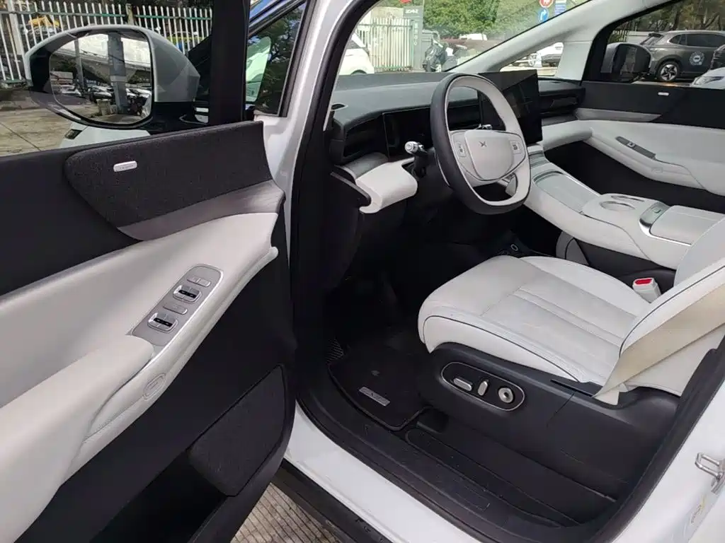 XPeng X9 — миниатюра 16