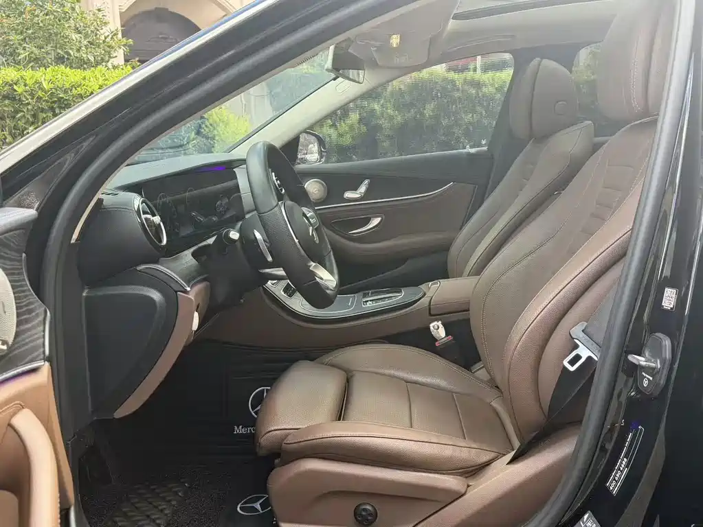 Mercedes-Benz E-Class — миниатюра 10