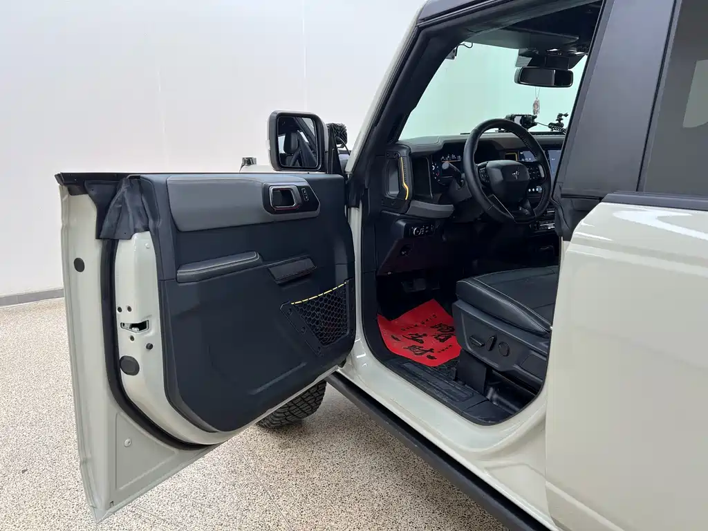 Ford Bronco — миниатюра 9