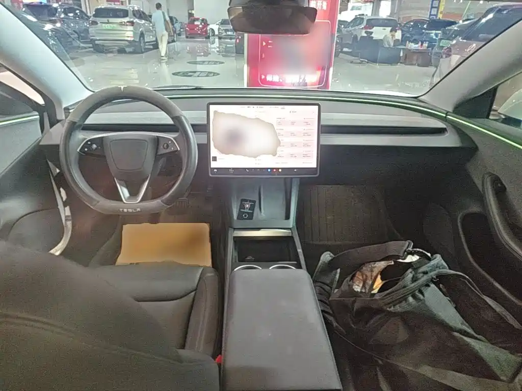 Tesla Model 3 — миниатюра 10