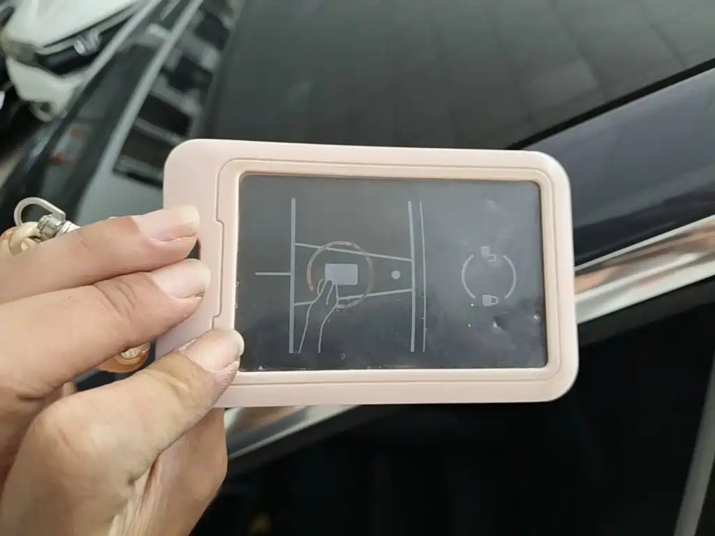 Tesla Model 3 — миниатюра 9