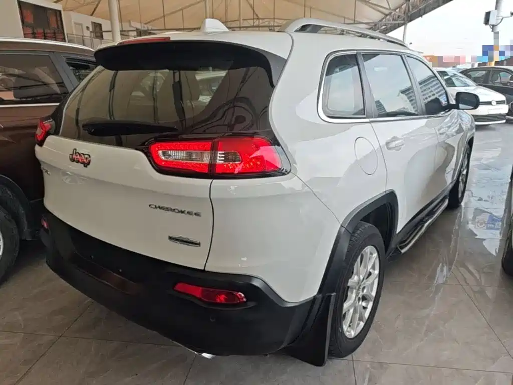 Jeep Cherokee — миниатюра 7