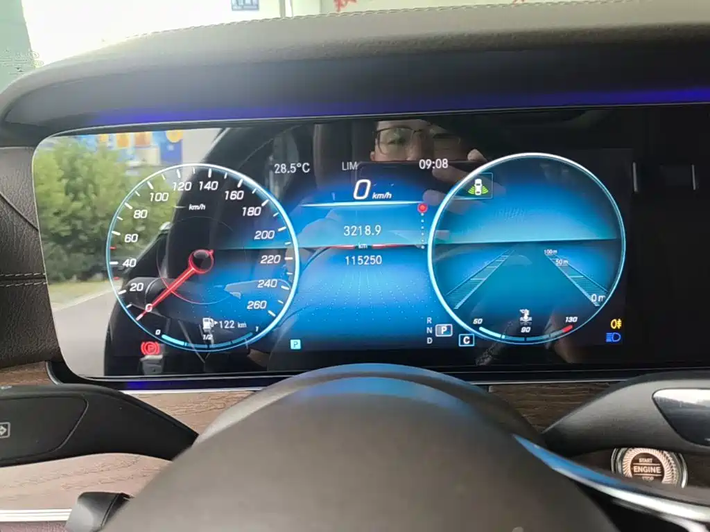 Mercedes-Benz E-Class — миниатюра 12
