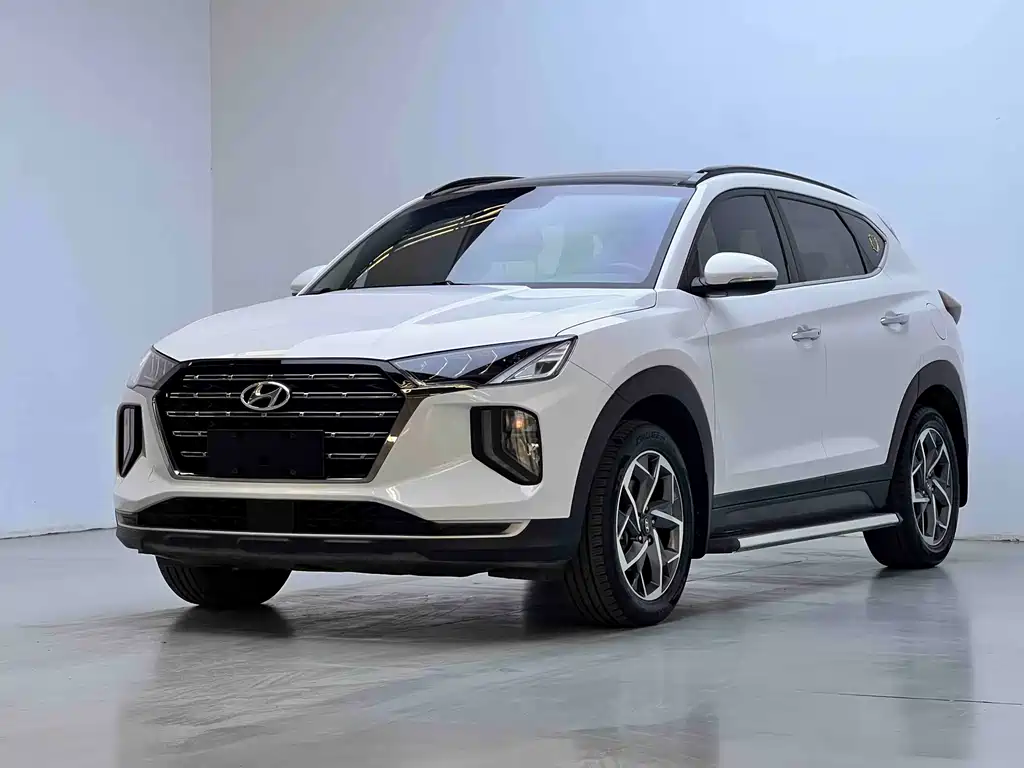 MODERN TUCSON