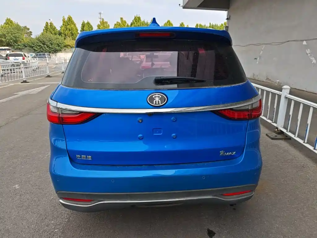 BYD MAX — миниатюра 6