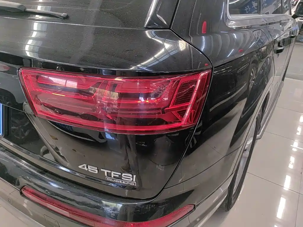 Audi Q7 — миниатюра 8