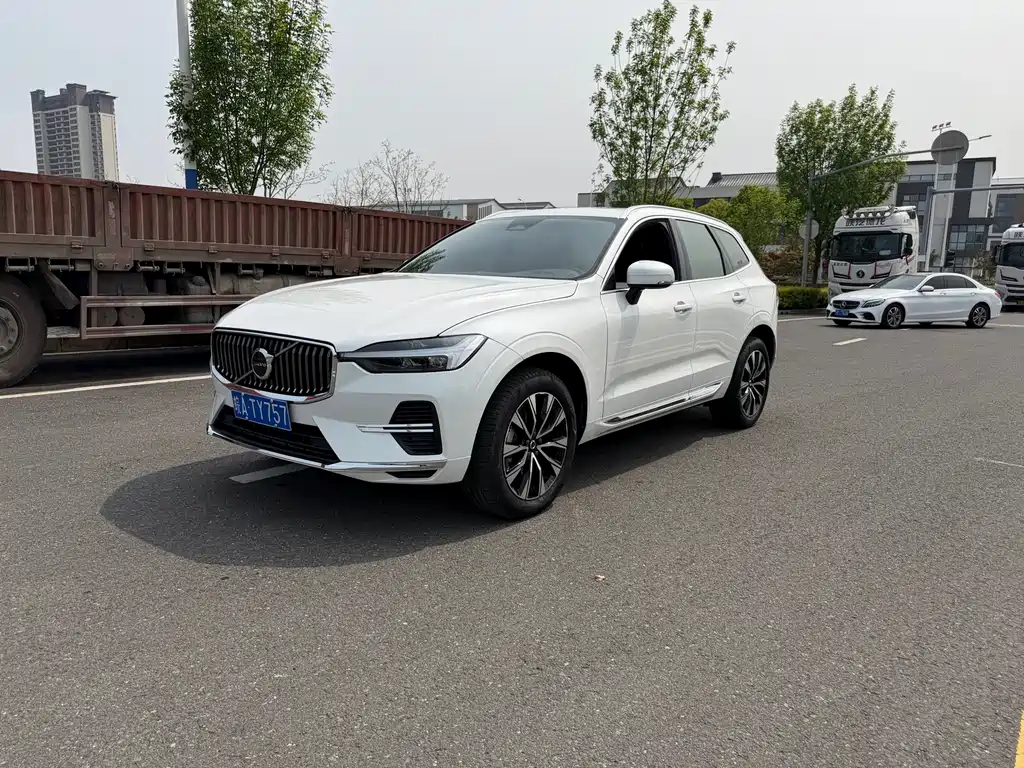 Volvo XC60 2023 B5 Luxury