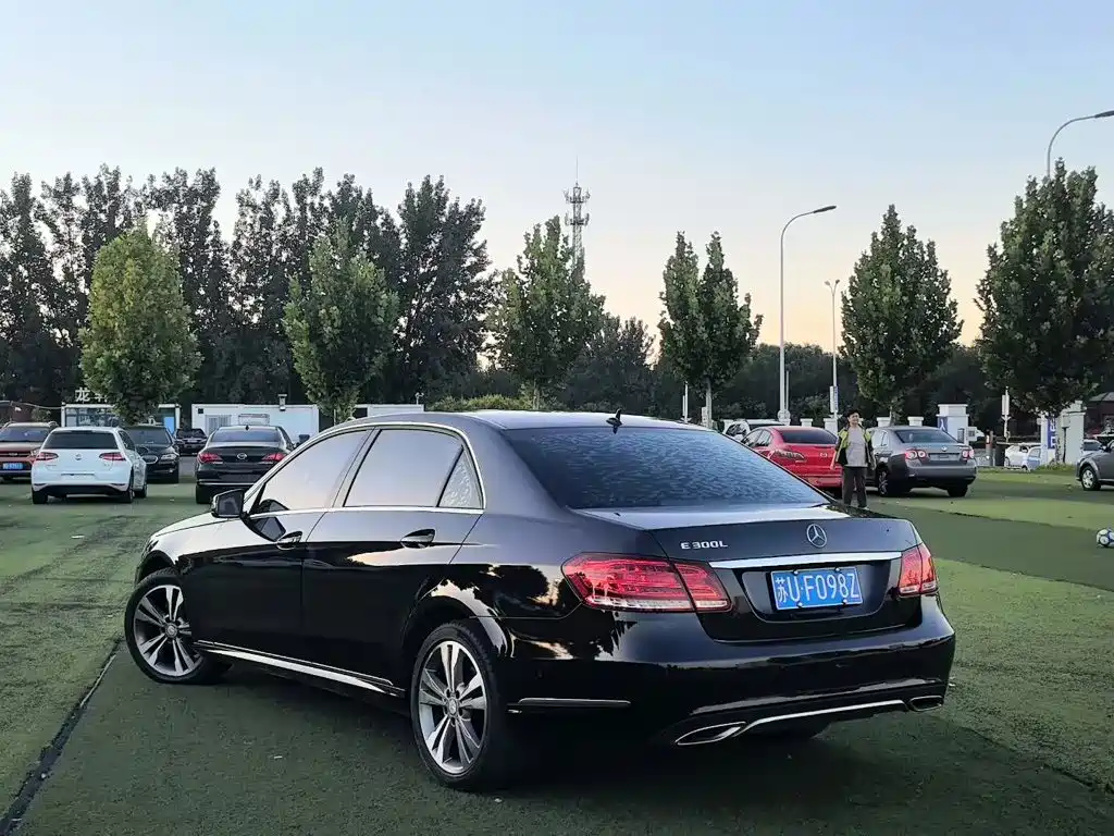 Mercedes-Benz E-Class — миниатюра 6