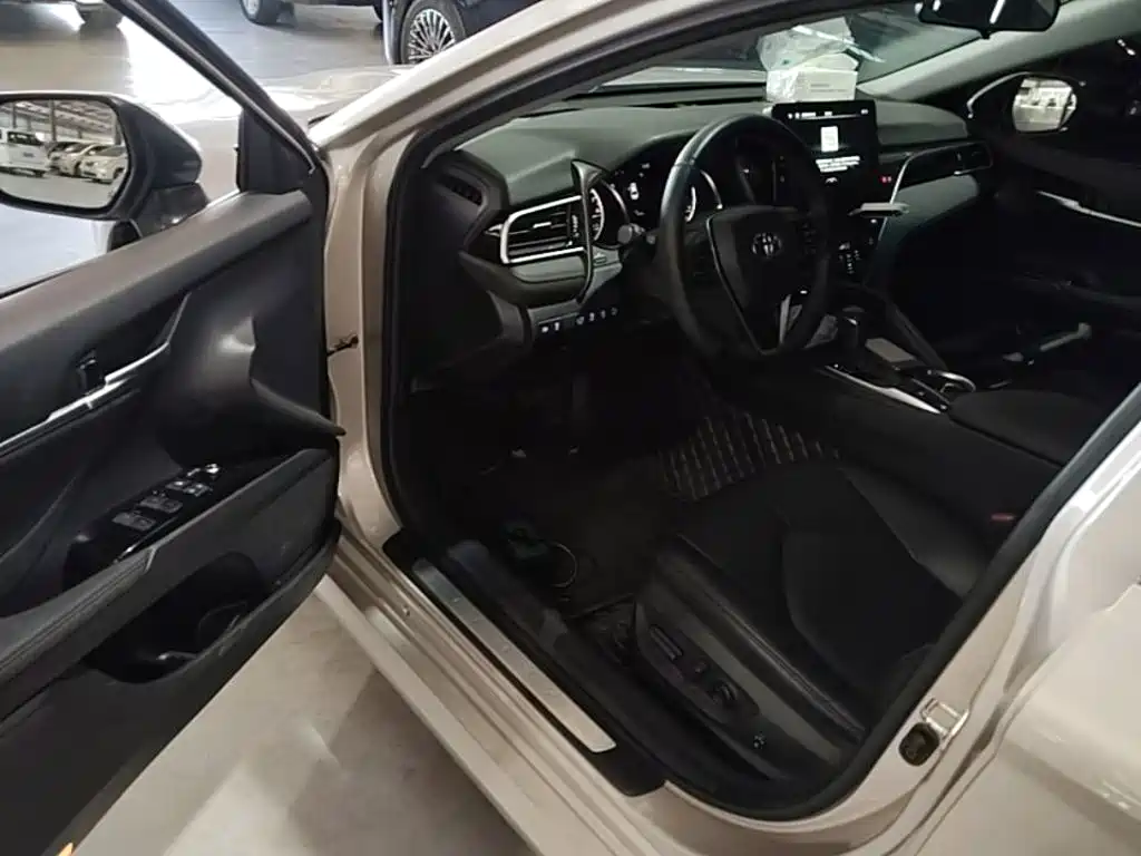 Toyota Camry — миниатюра 16