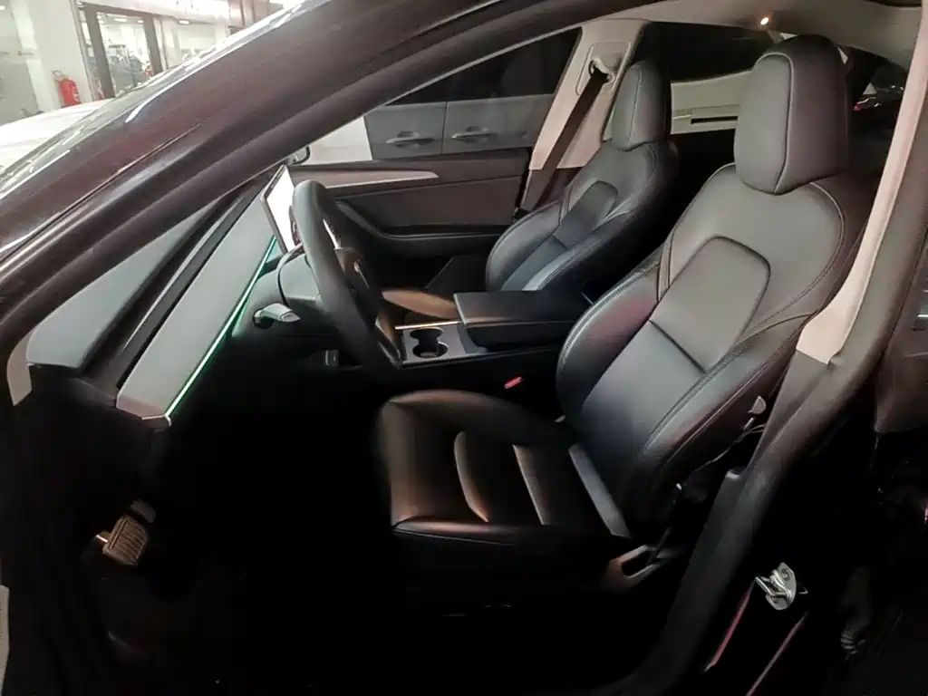 Tesla Model Y — миниатюра 15