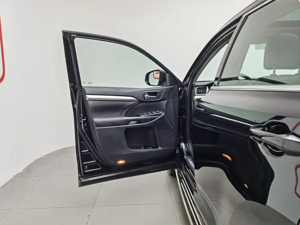 Toyota Highlander 2015 2.0T Luxury 7 мест