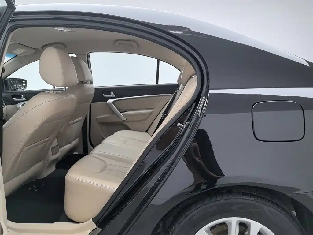 Geely Emgrand — миниатюра 15
