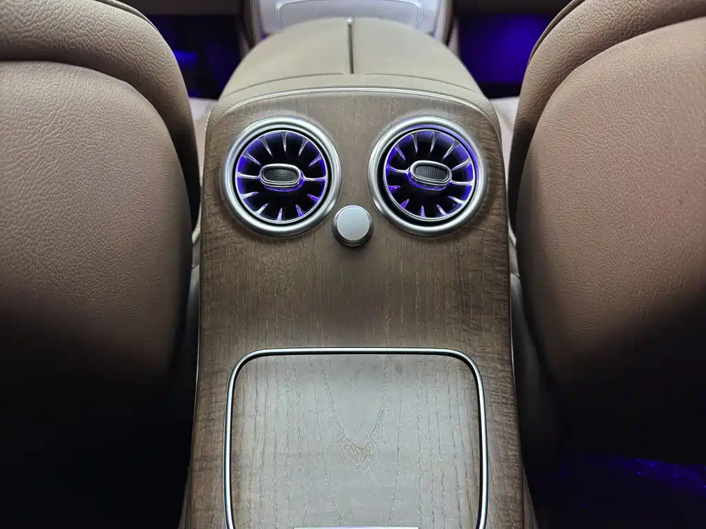 Mercedes-Benz E-Class — миниатюра 12