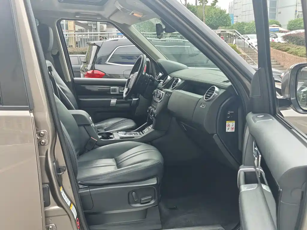 Land Rover Discovery — миниатюра 9