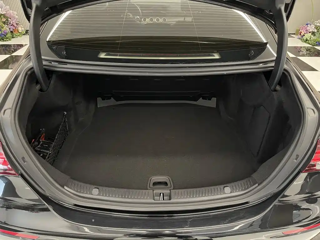 Mercedes-Benz E-Class — миниатюра 28