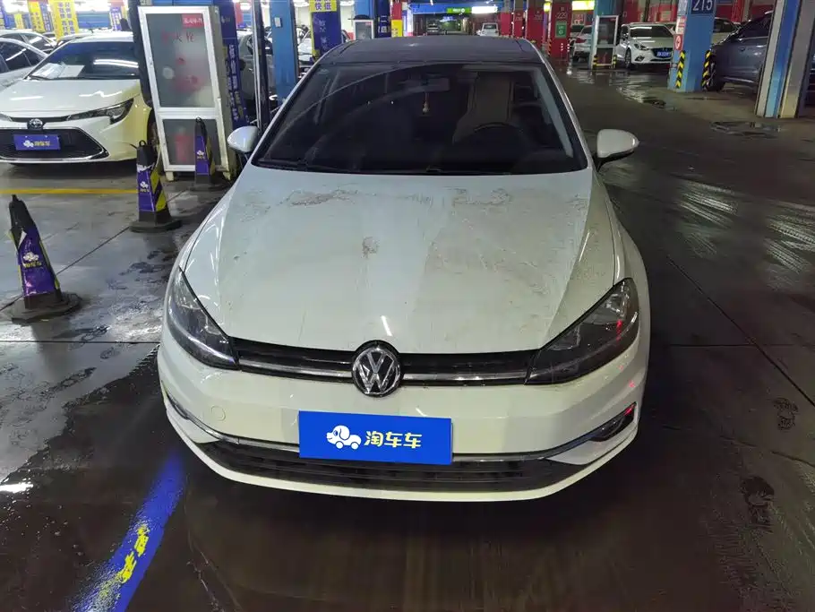 VOLKSWAGEN GOLF