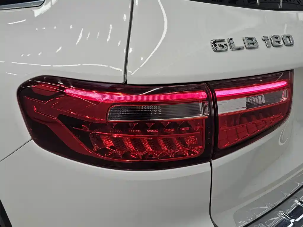 Mercedes-Benz GLB — миниатюра 10