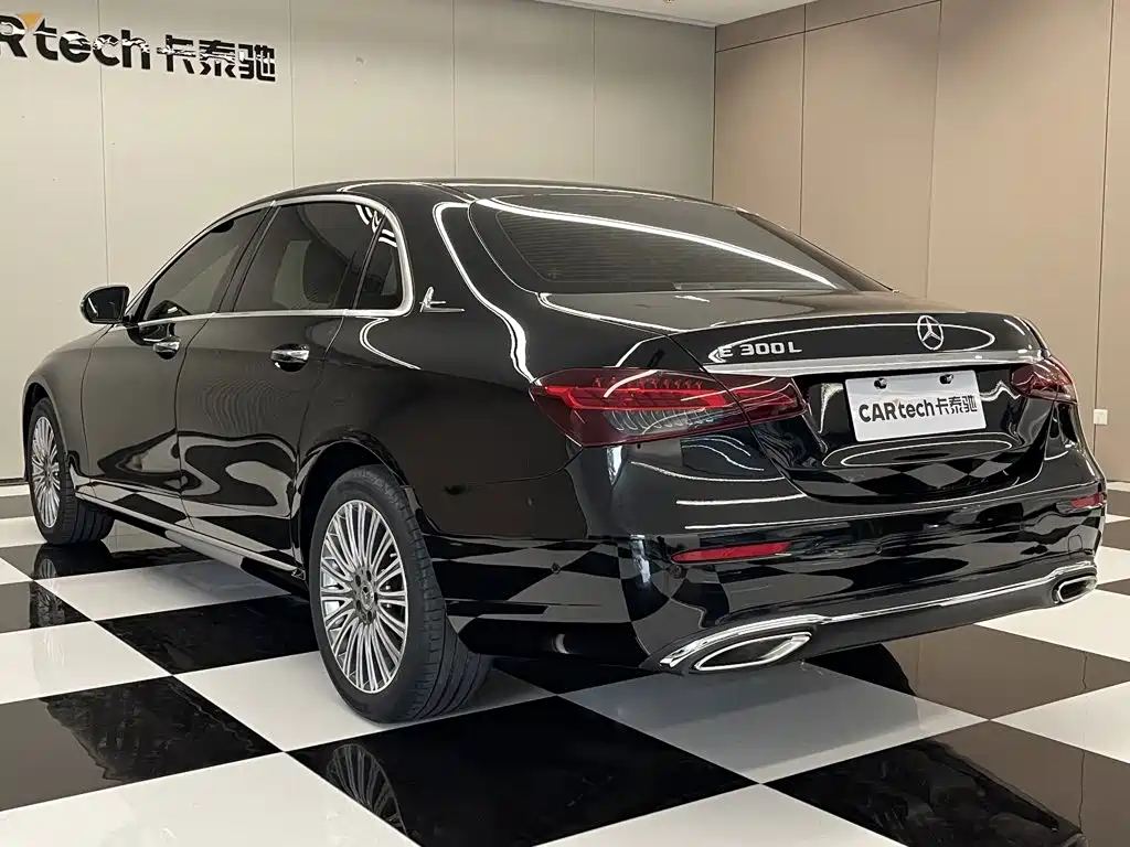 Mercedes-Benz E-Class — миниатюра 7