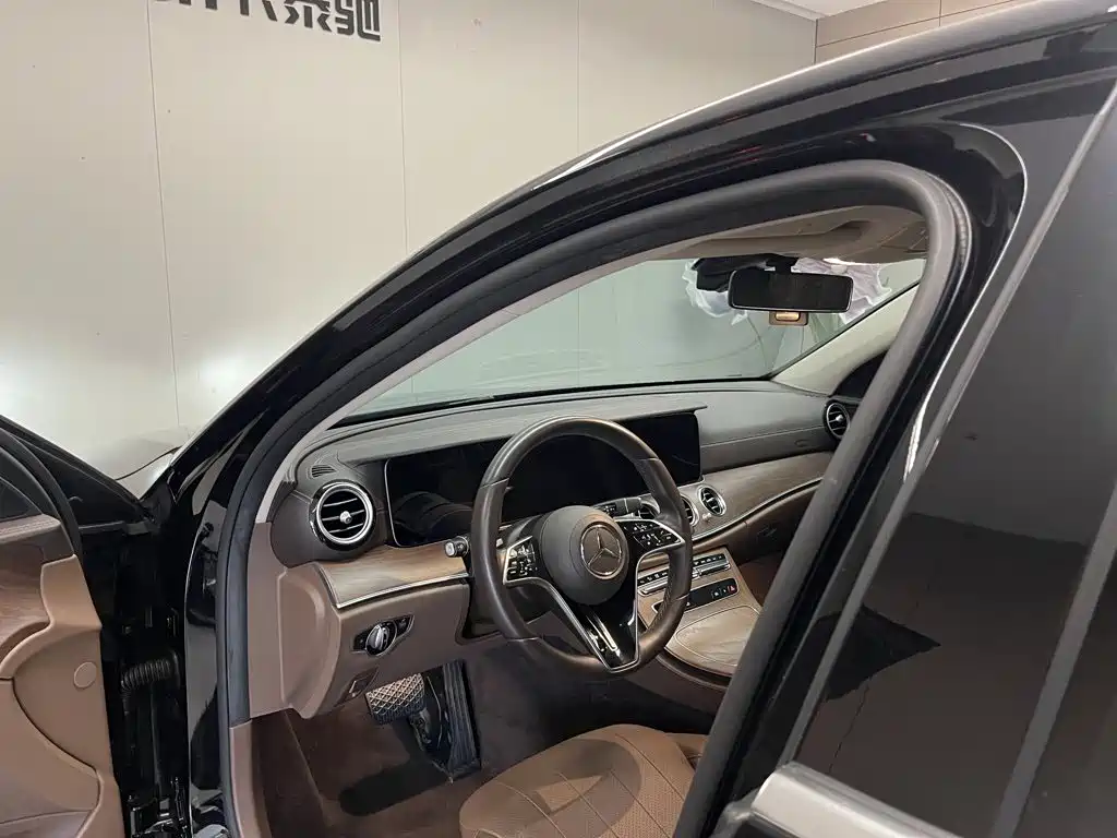 Mercedes-Benz E-Class — миниатюра 24