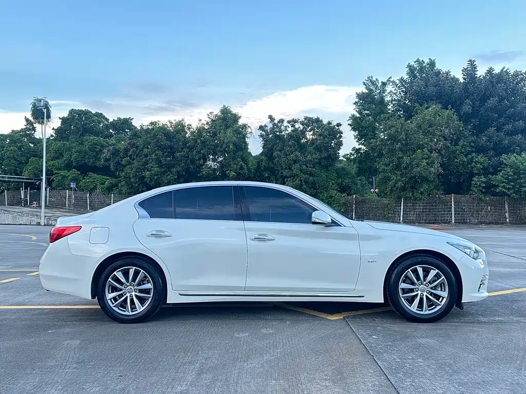 INFINITI  Q50L
