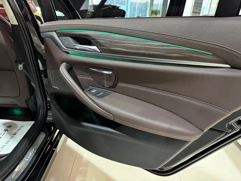 BMW 5 Series — миниатюра 15