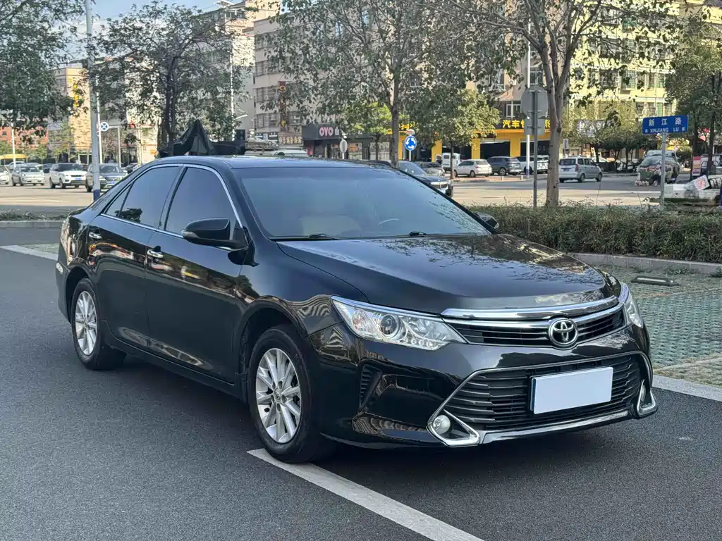 TOYOTA CAMRY