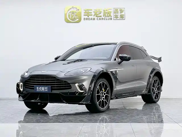 ASTON MARTIN DBX