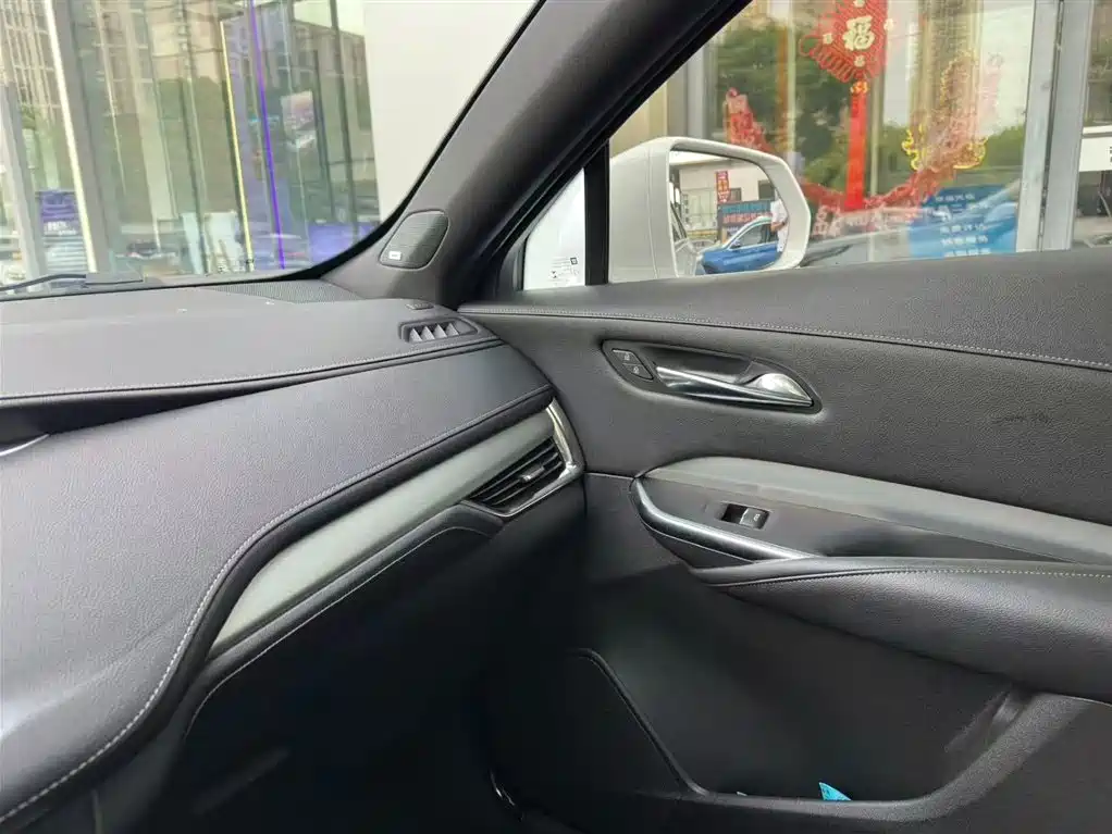 Cadillac XT4 2018 28T Lead