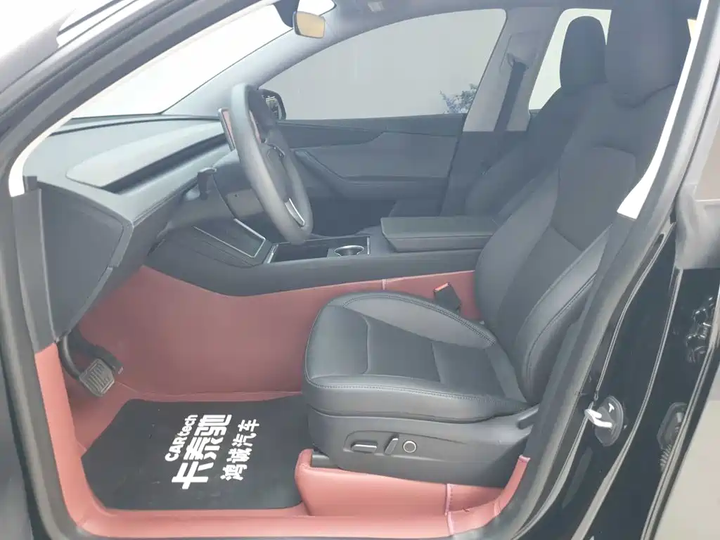 Tesla Model Y — миниатюра 15