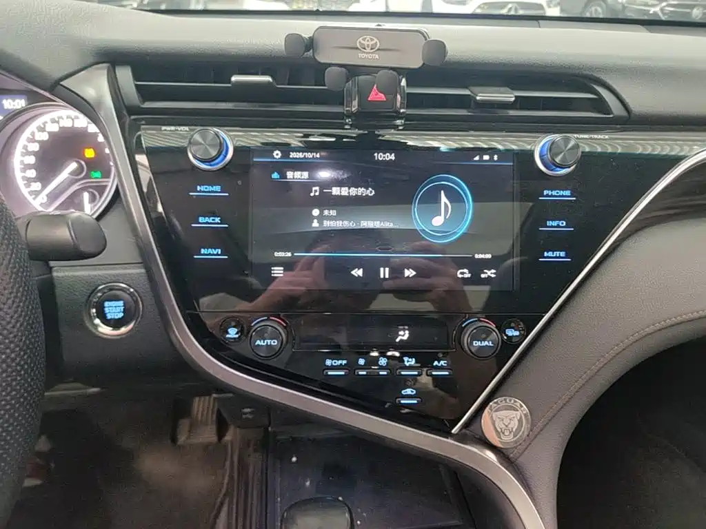 Toyota Camry — миниатюра 13