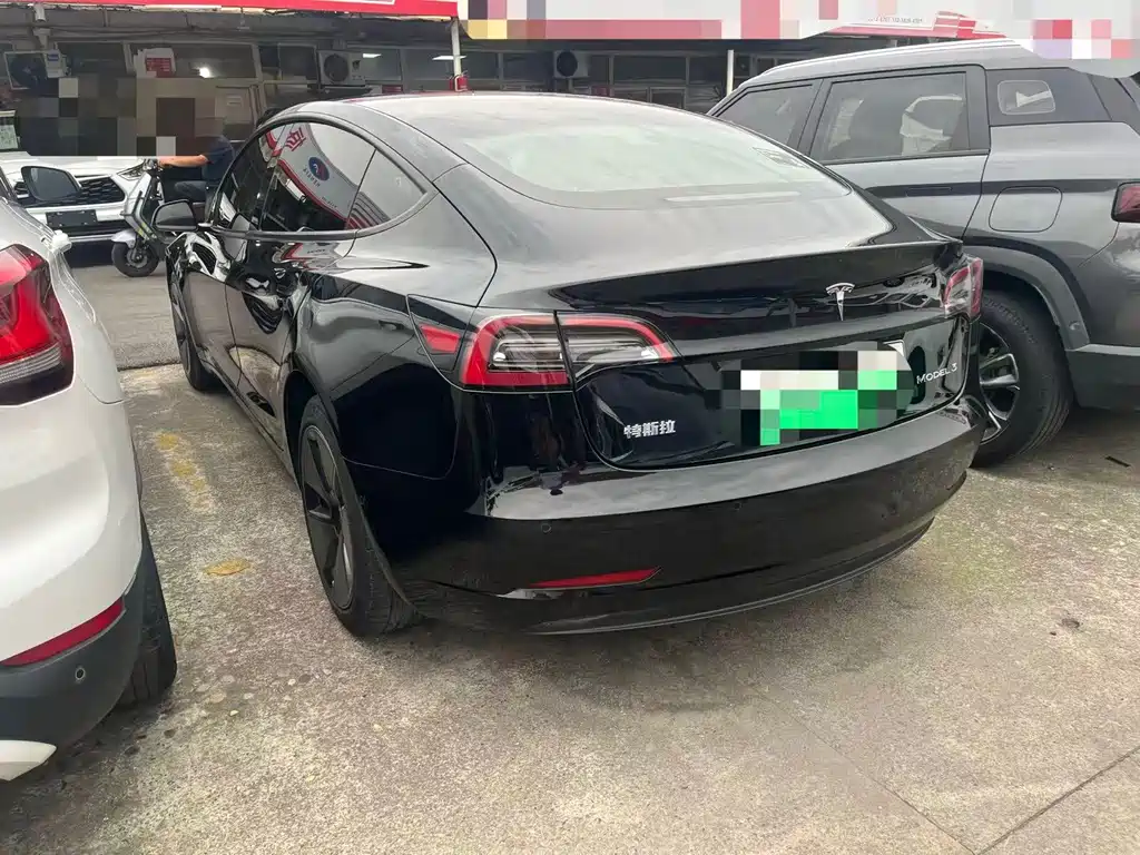 Tesla Model 3 — миниатюра 7