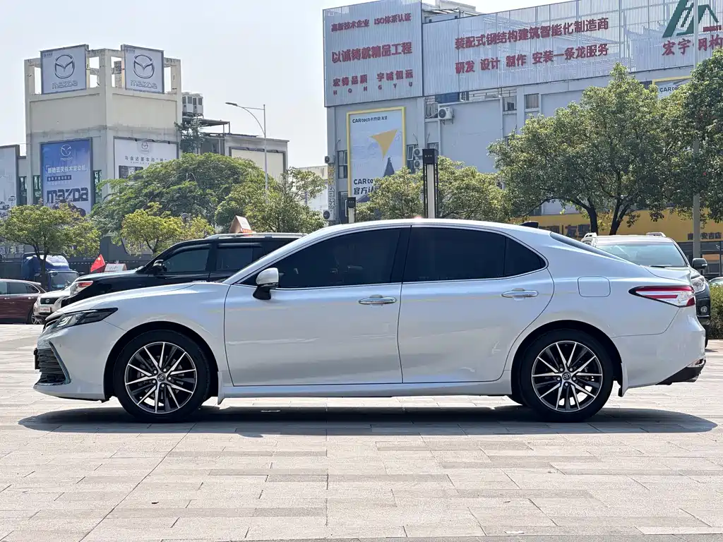 Toyota Camry — миниатюра 6
