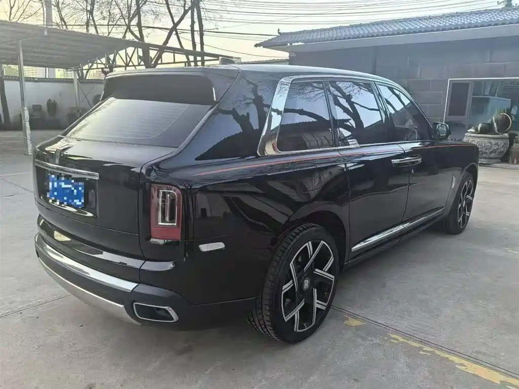 Rolls-Royce Cullinan 2018 мест