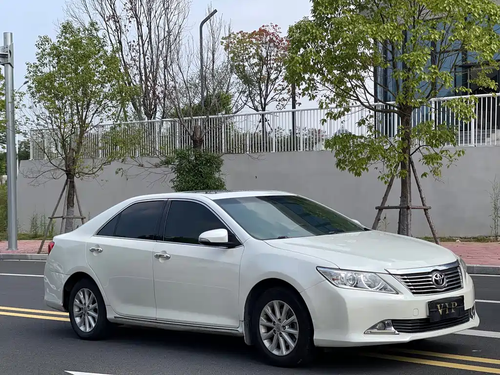 Toyota Camry — миниатюра 3