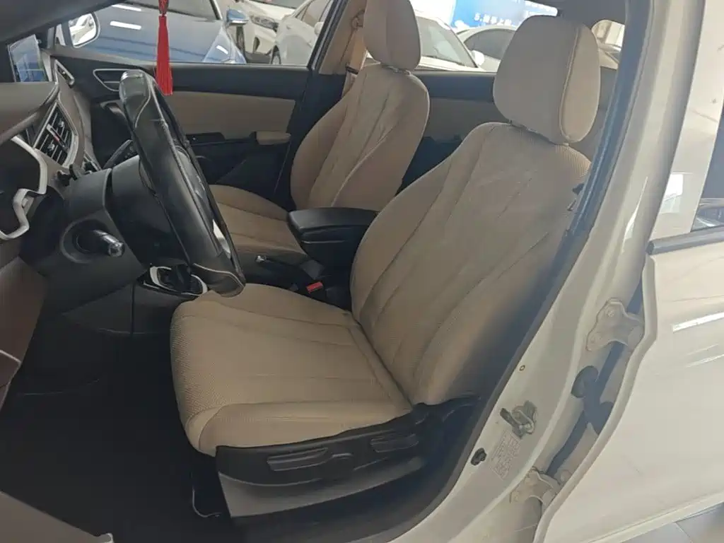 Baojun 310W — миниатюра 15