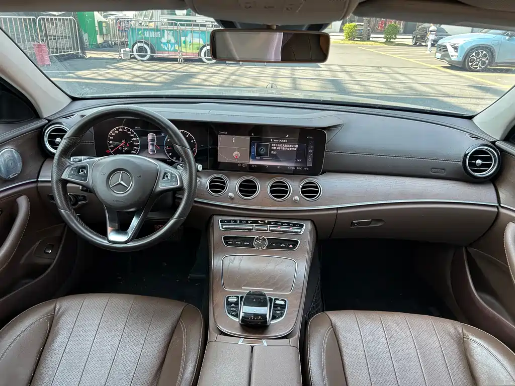 Mercedes-Benz E-Class — миниатюра 11