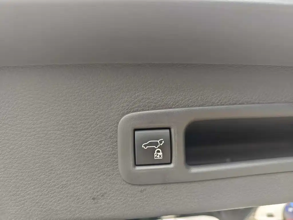 Toyota Granvia 2023 2.5L Luxury PLUS