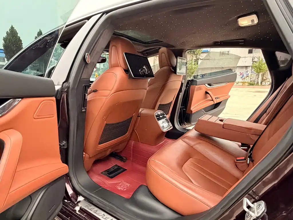 Maserati Quattroporte — миниатюра 14