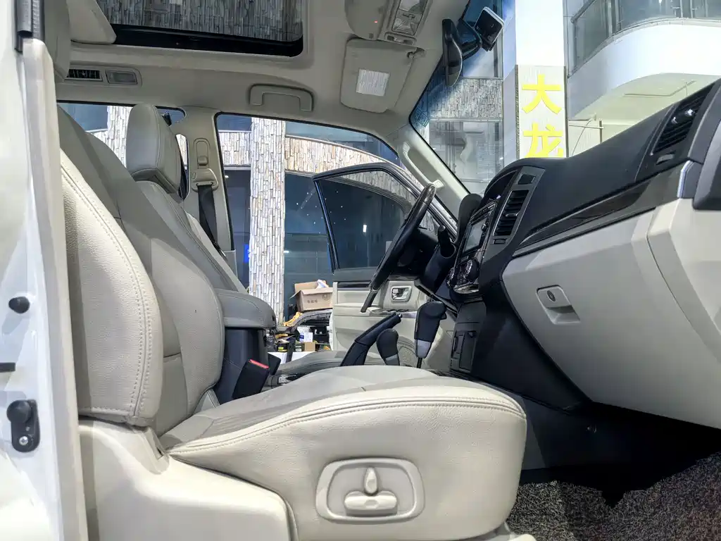 Mitsubishi Pajero (Import) — миниатюра 11