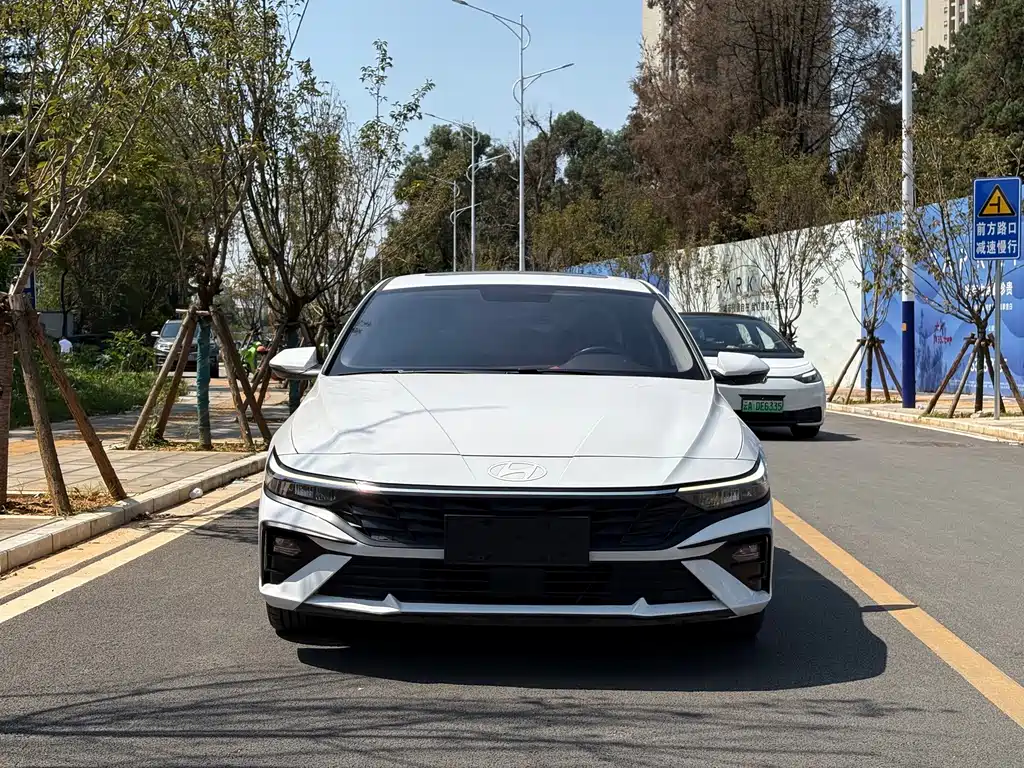 Hyundai Elantra — миниатюра 2