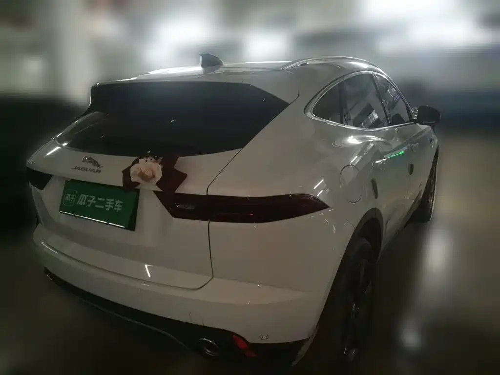Jaguar E-PACE — миниатюра 4