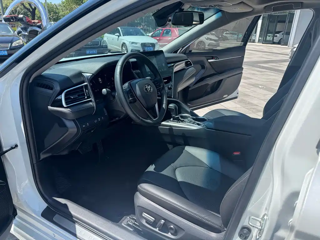 Toyota Camry — миниатюра 9