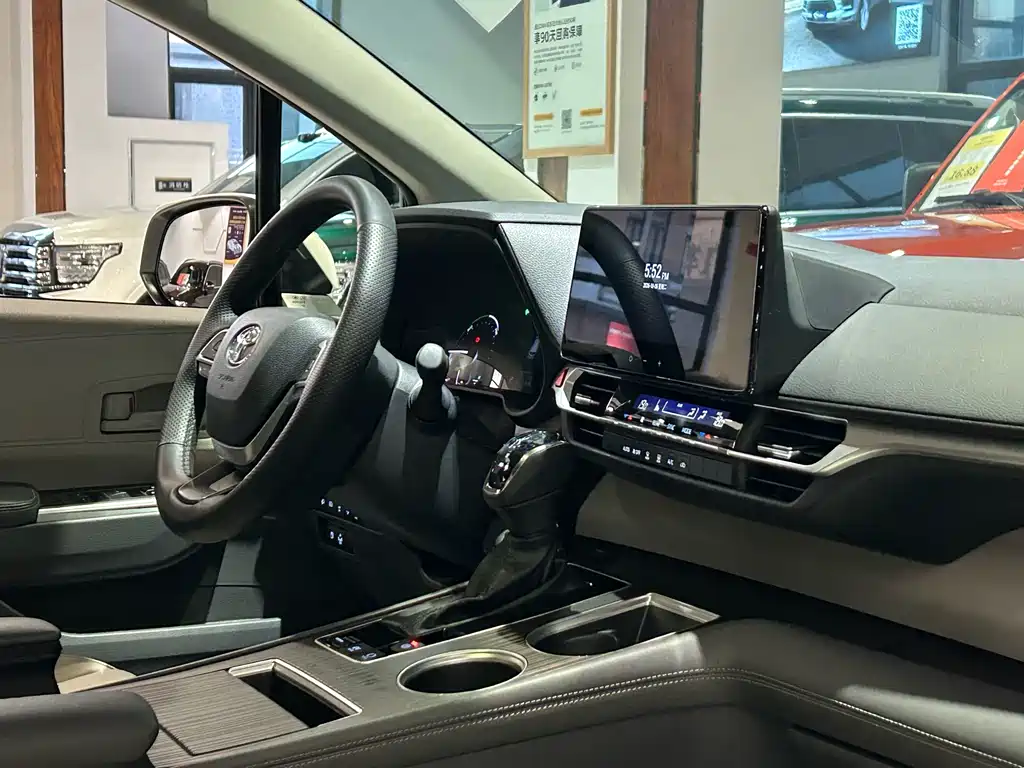Toyota Granvia — миниатюра 27