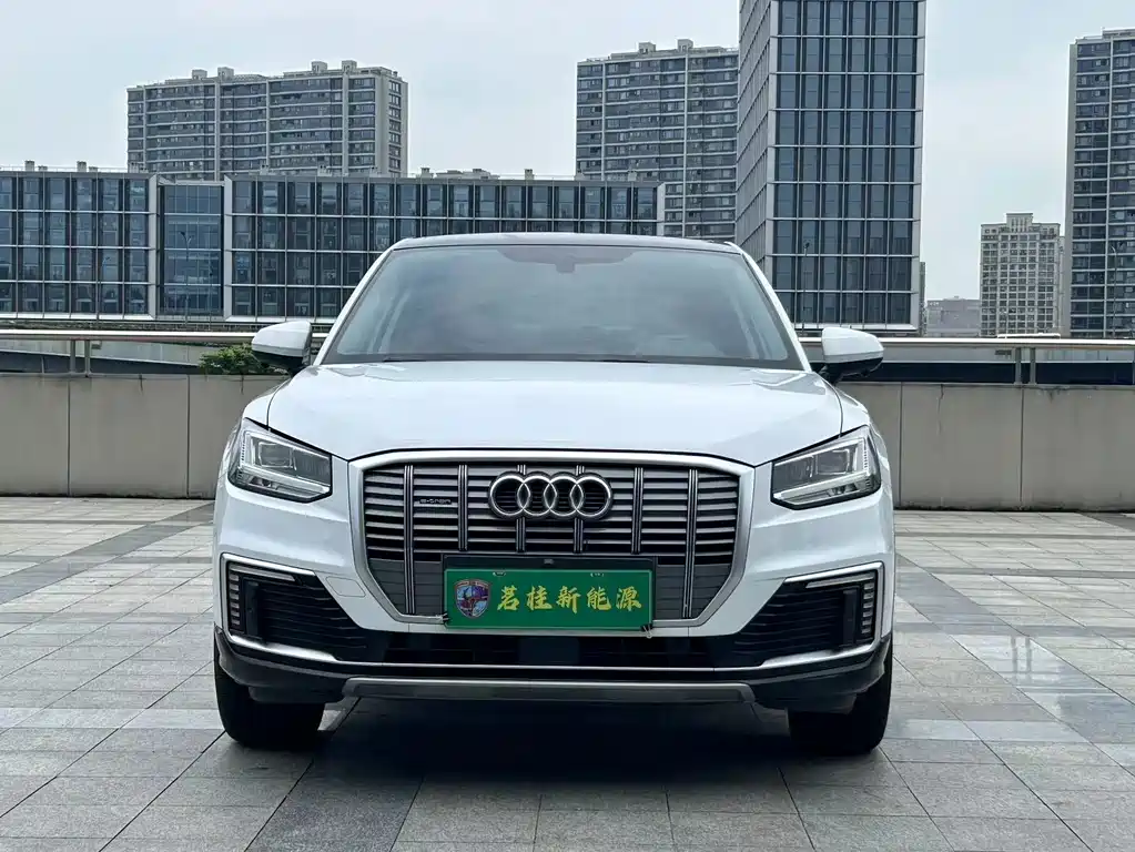 Audi Q2L e-tron — миниатюра 2