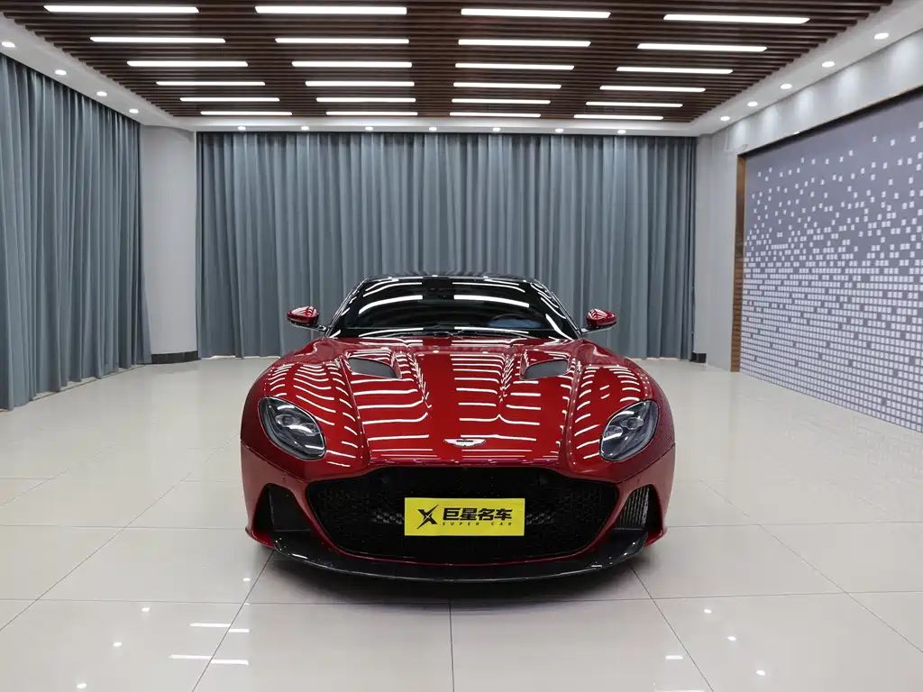 ASTON MARTIN DBS