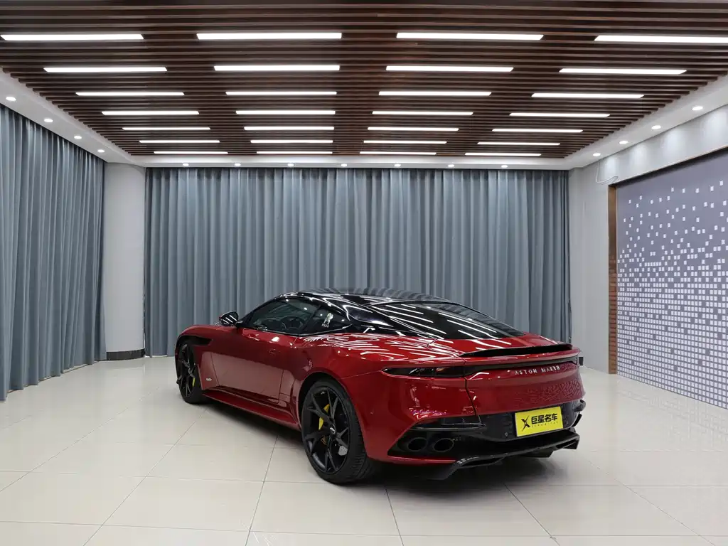 ASTON MARTIN DBS