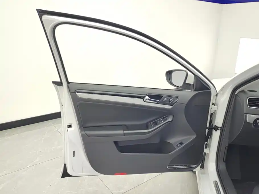 Volkswagen Sagitar — миниатюра 7